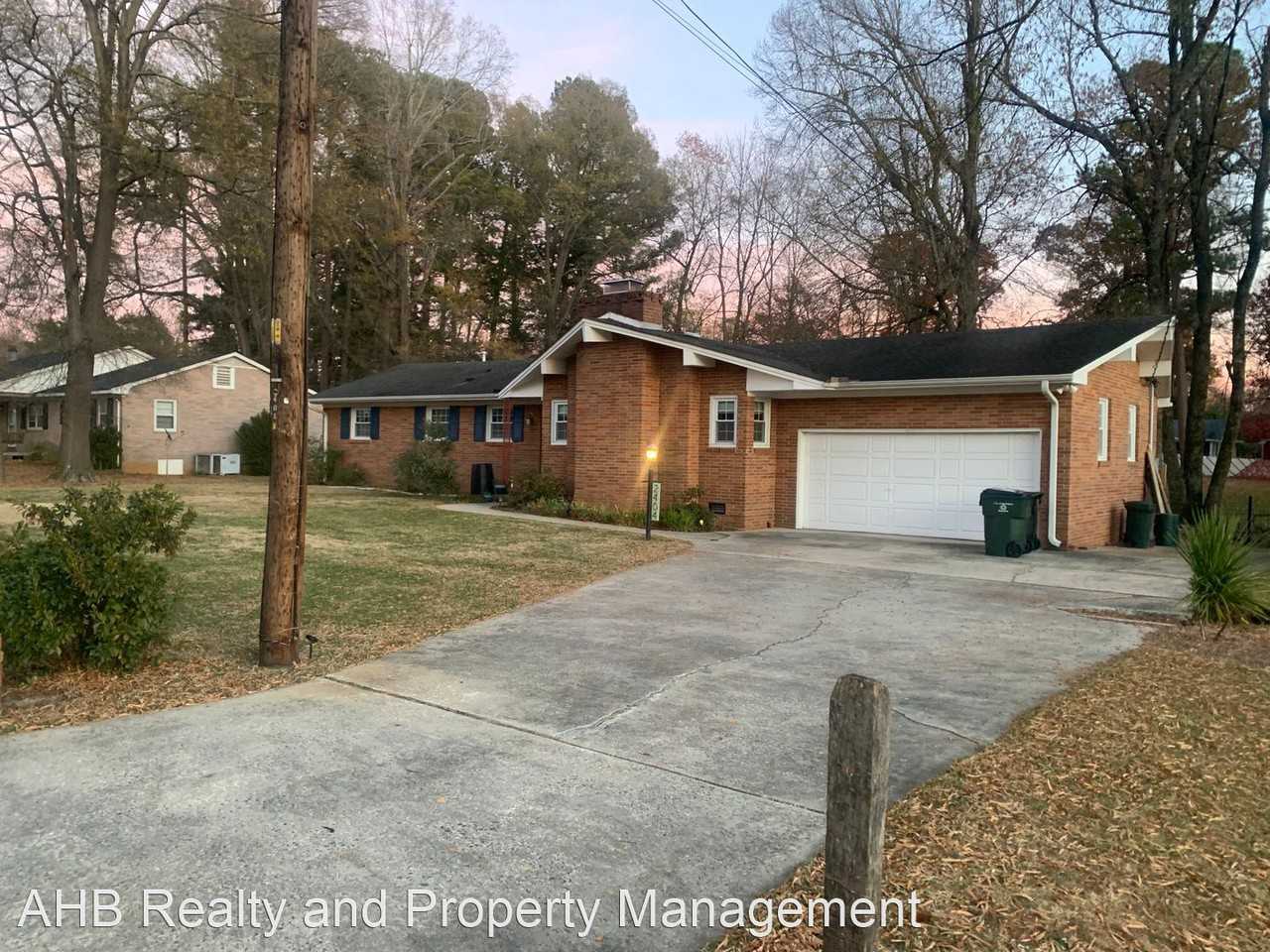 2404 Blanche Dr - Photo 2 of 14