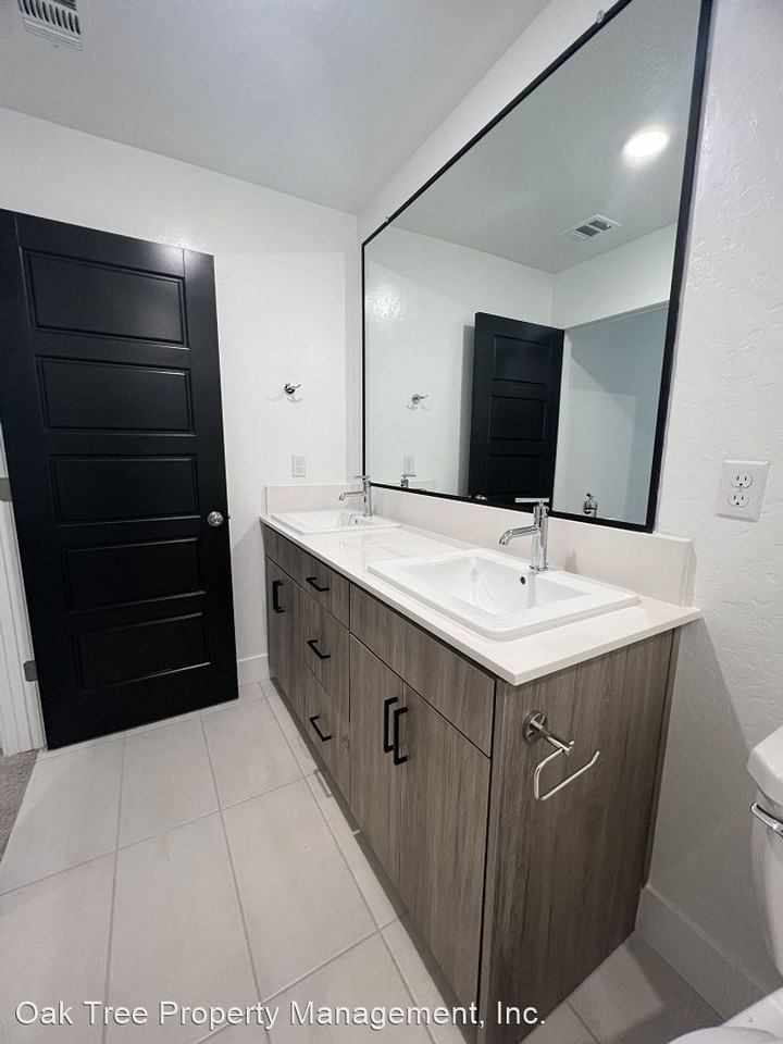 10912 N Honeysuckle Dr - Photo 3 of 19