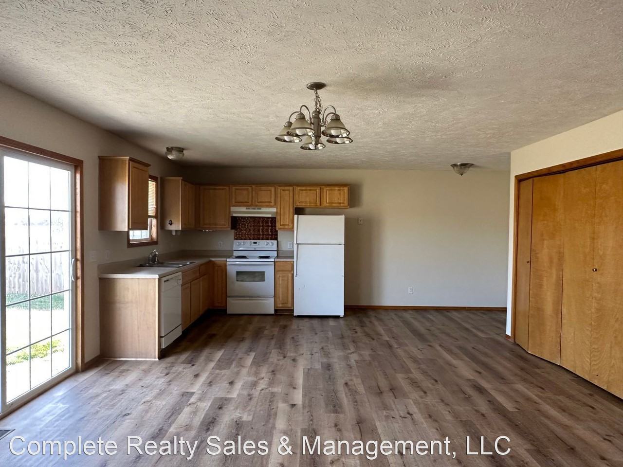 750 Cambridge - Photo 3 of 10