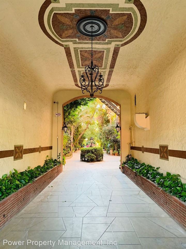 1245 Vine St - Photo 2 of 22