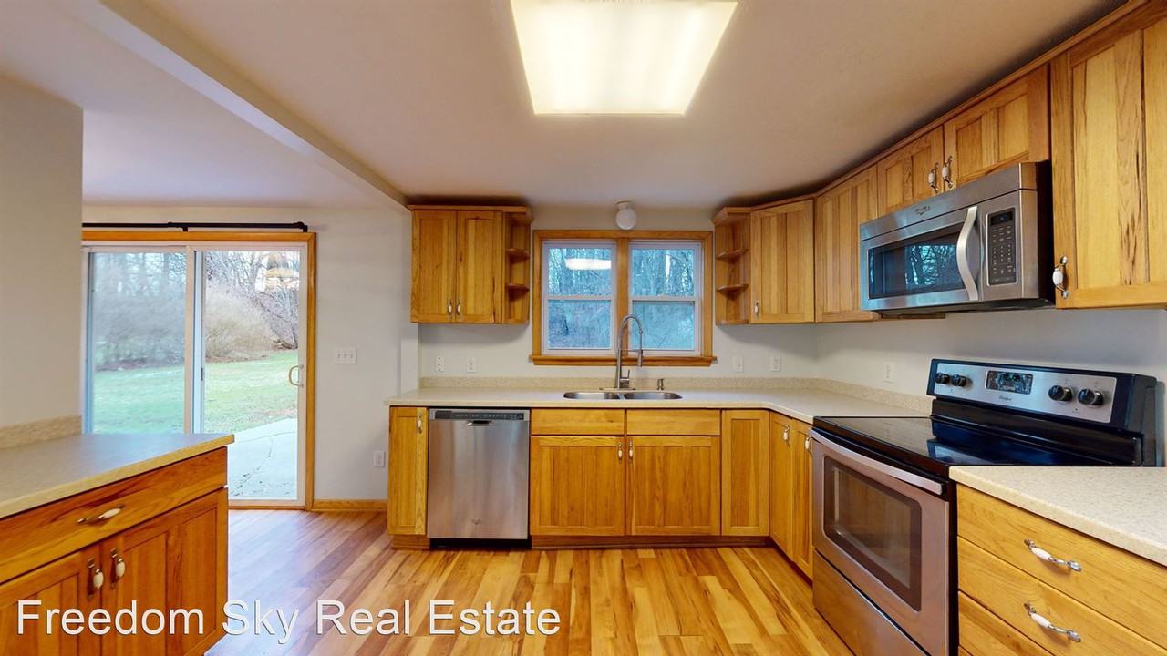 5196 Wiltsie Rd - Photo 3 of 25