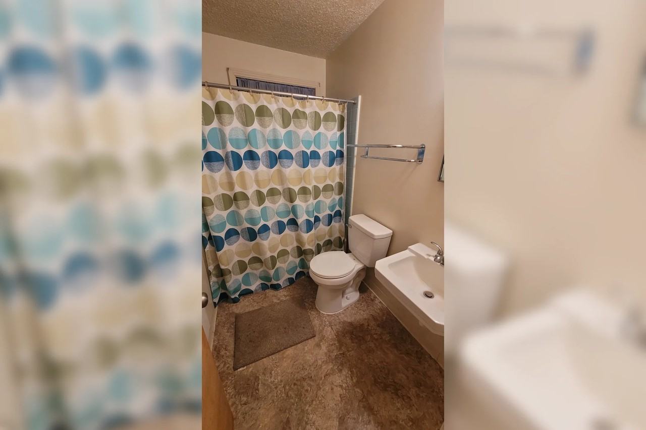 840 Caroline St - Photo 2 of 2