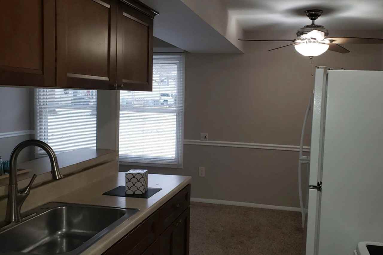 2865 Glenwood Ct - Photo 2 of 27