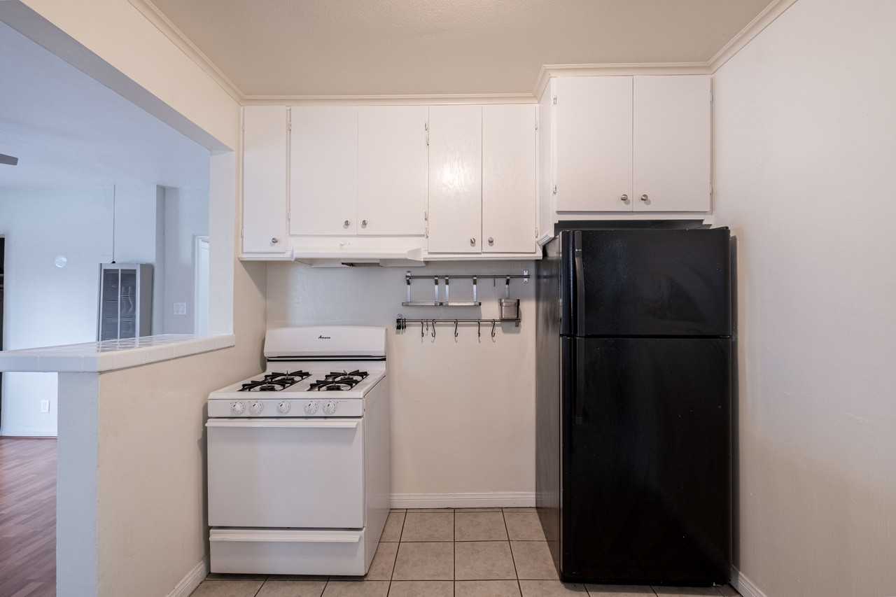 13637 Ventura Blvd - Photo 2 of 20