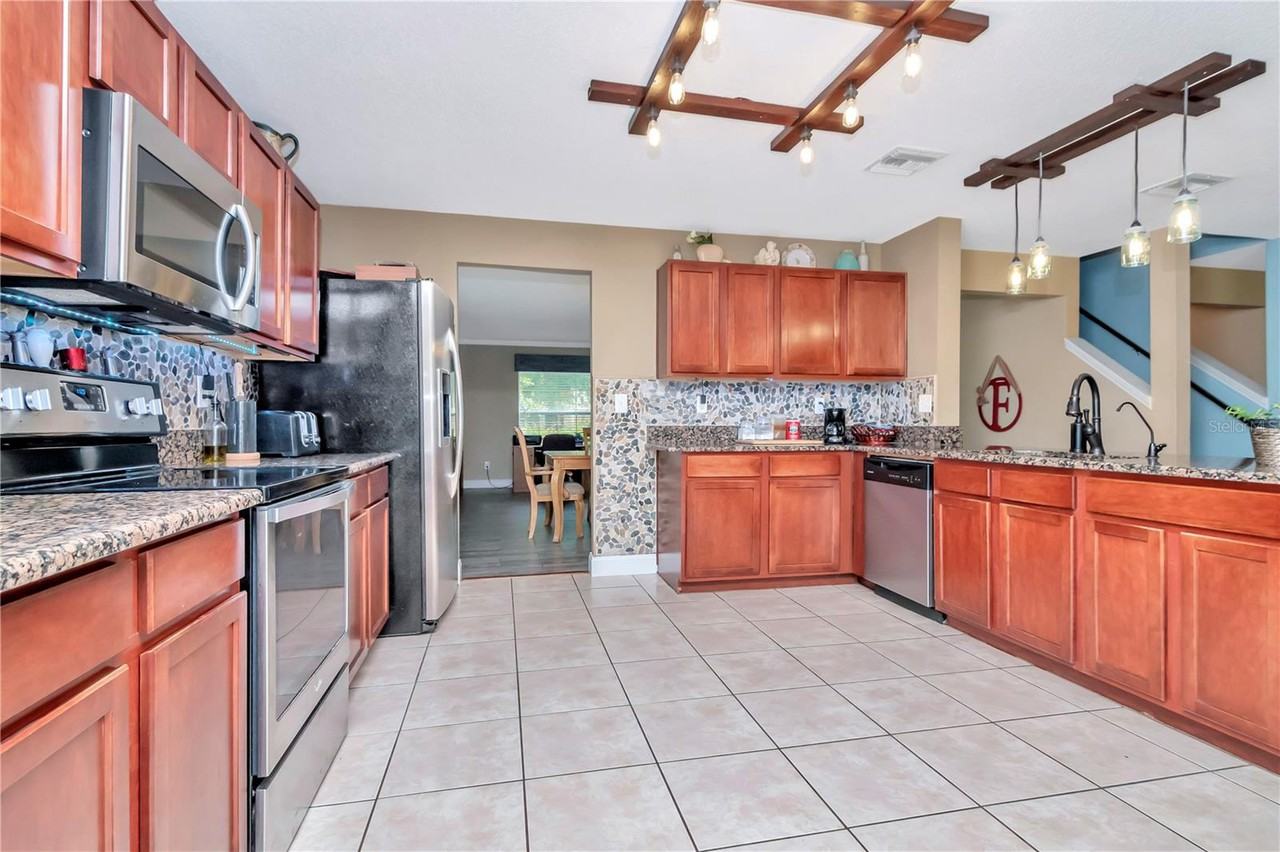 14004 Noble Park Dr - Photo 3 of 35