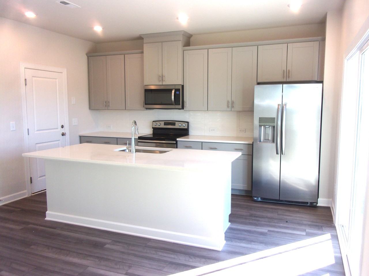 1004 Jeffery Dean Ct - Photo 2 of 18