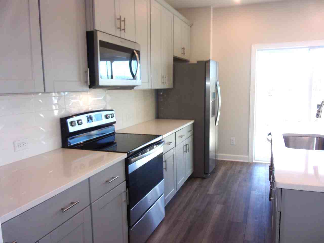 1004 Jeffery Dean Ct - Photo 3 of 18