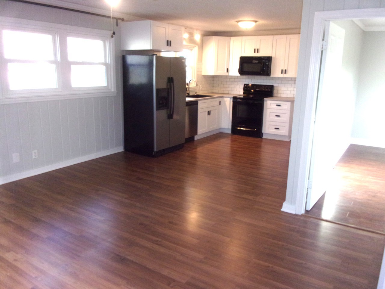 401 Maple St - Photo 3 of 16