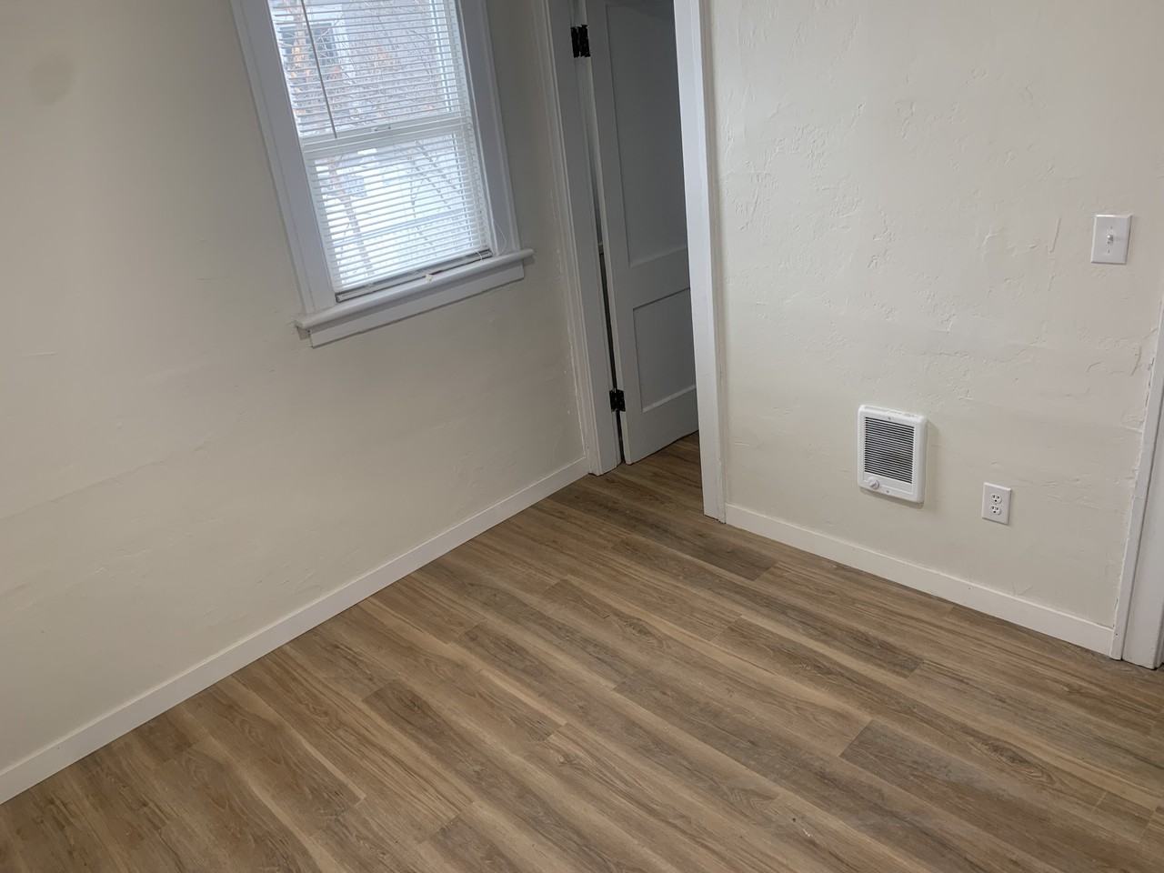 1104 2nd Ave E - Photo 6 of 16