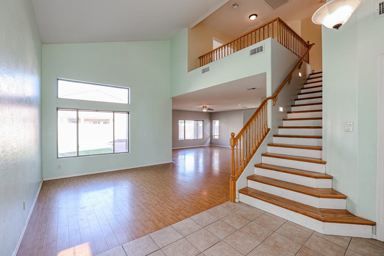 8818 W Hilton Ave - Photo 4 of 31