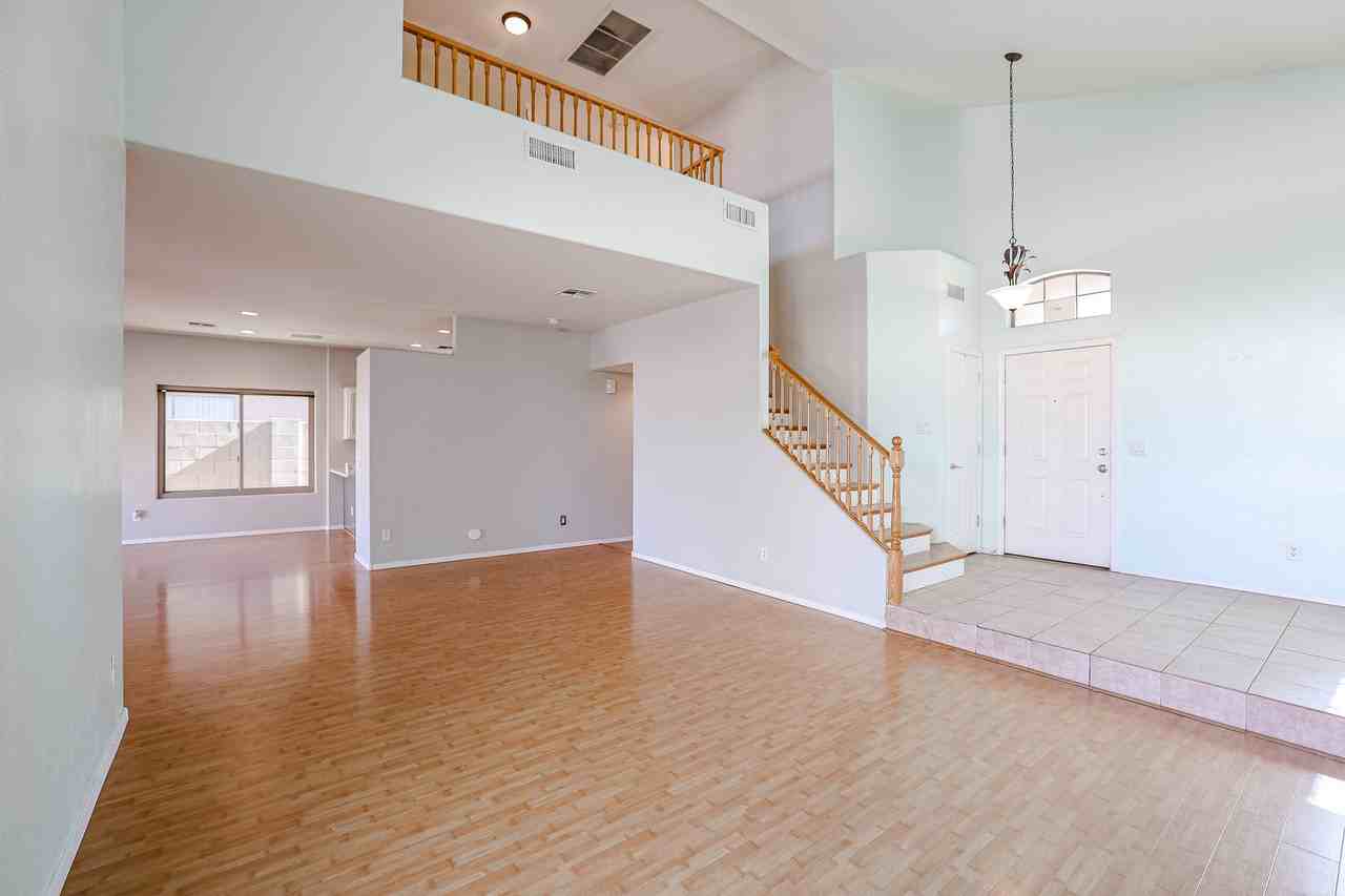 8818 W Hilton Ave - Photo 5 of 31