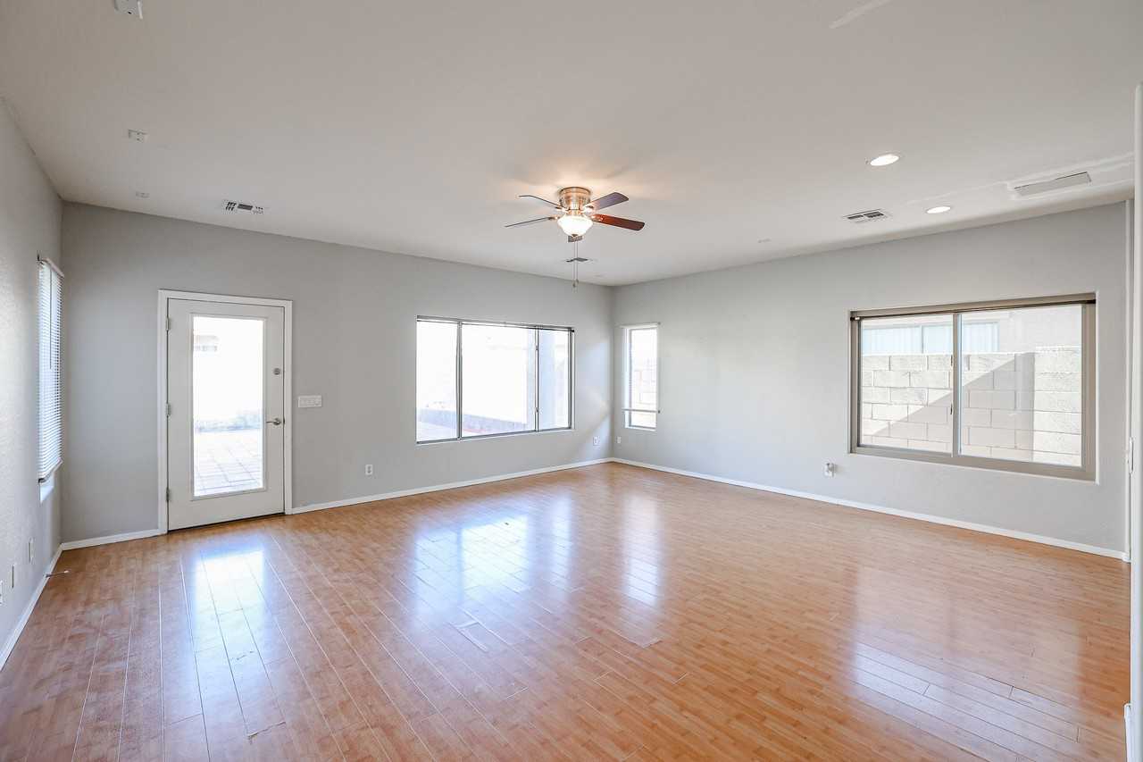 8818 W Hilton Ave - Photo 6 of 31