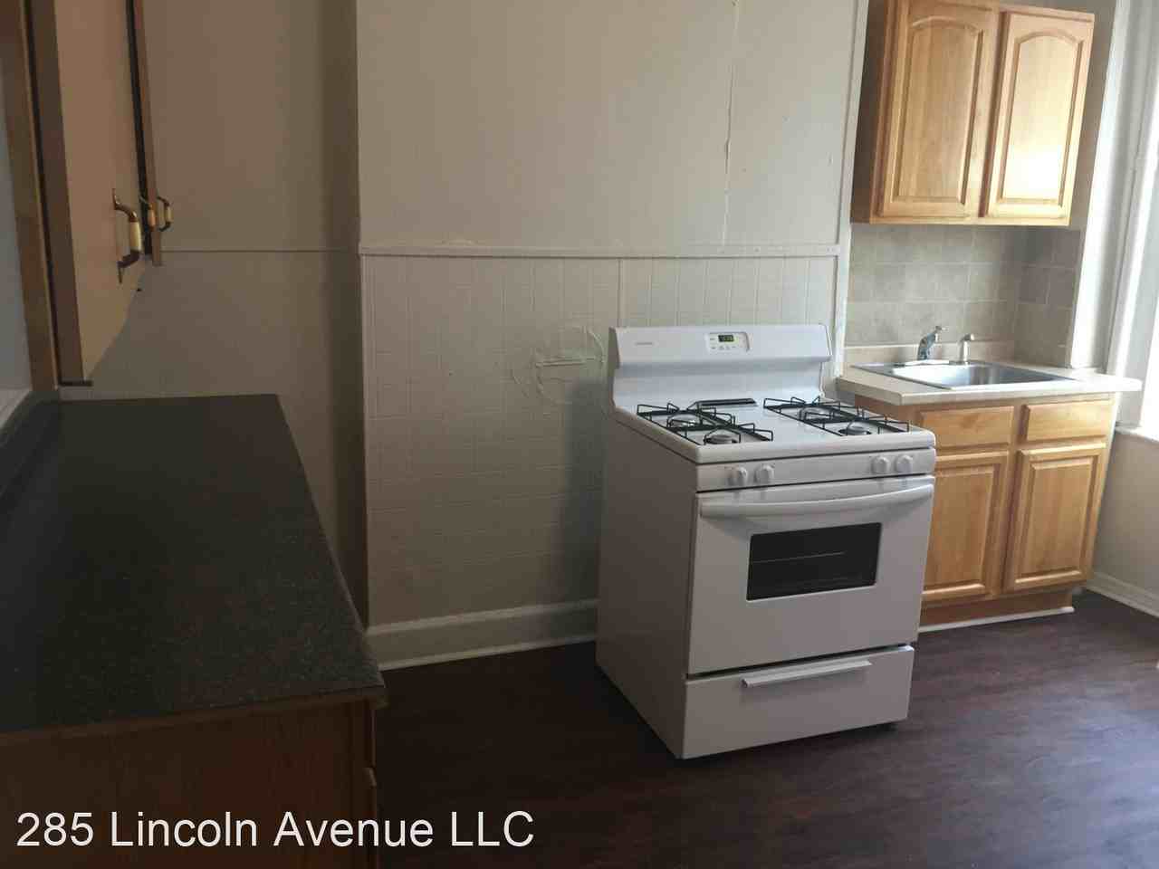 467 Communipaw Avenue - Photo 3 of 9