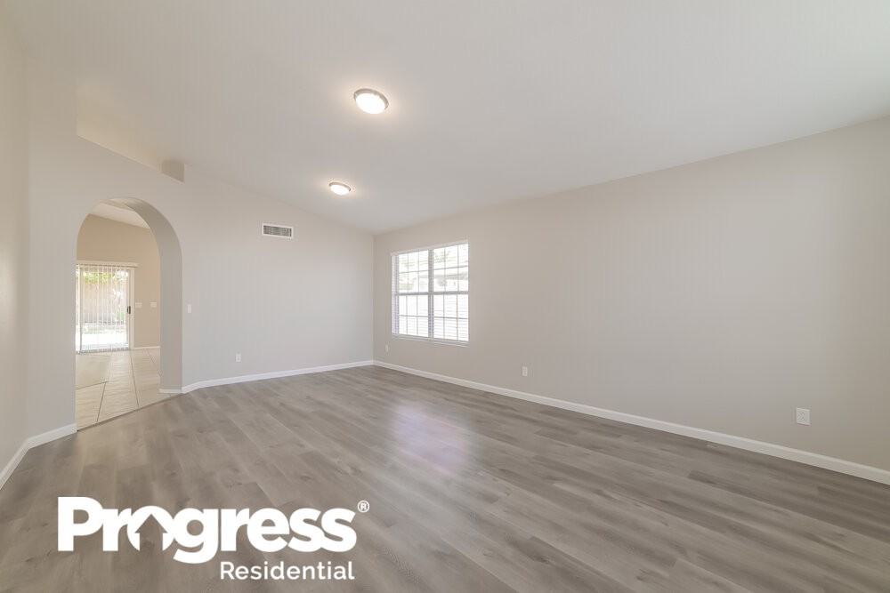 9542 W Potter Dr - Photo 3 of 21