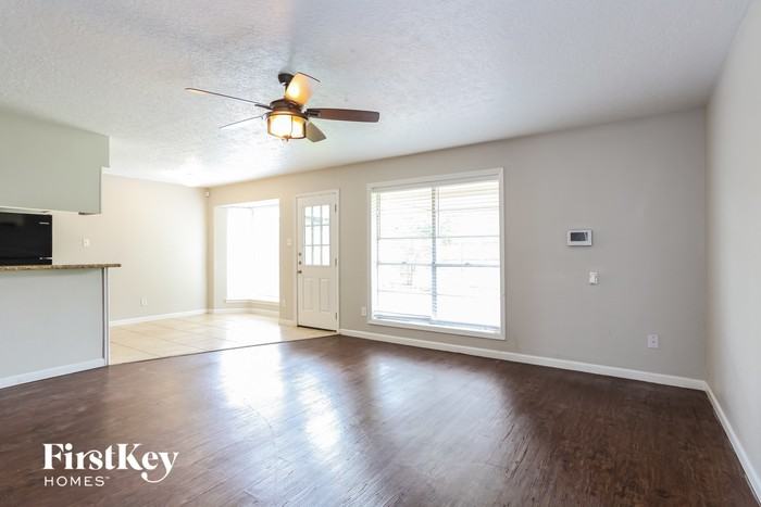 2111 Savanna Ct N - Photo 2 of 15