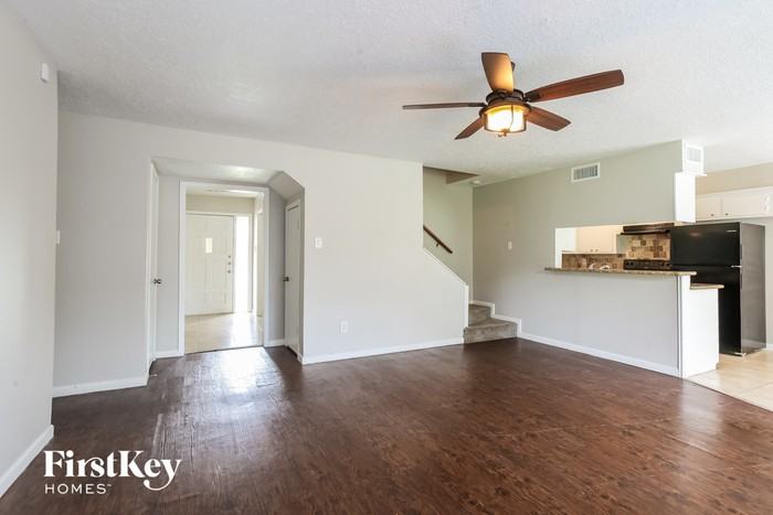 2111 Savanna Ct N - Photo 3 of 15