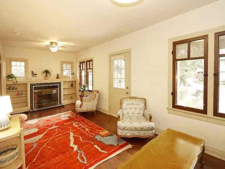 461 Prescott St - Photo 3 of 10