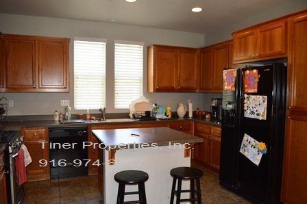 450 Wapello Cir - Photo 3 of 9