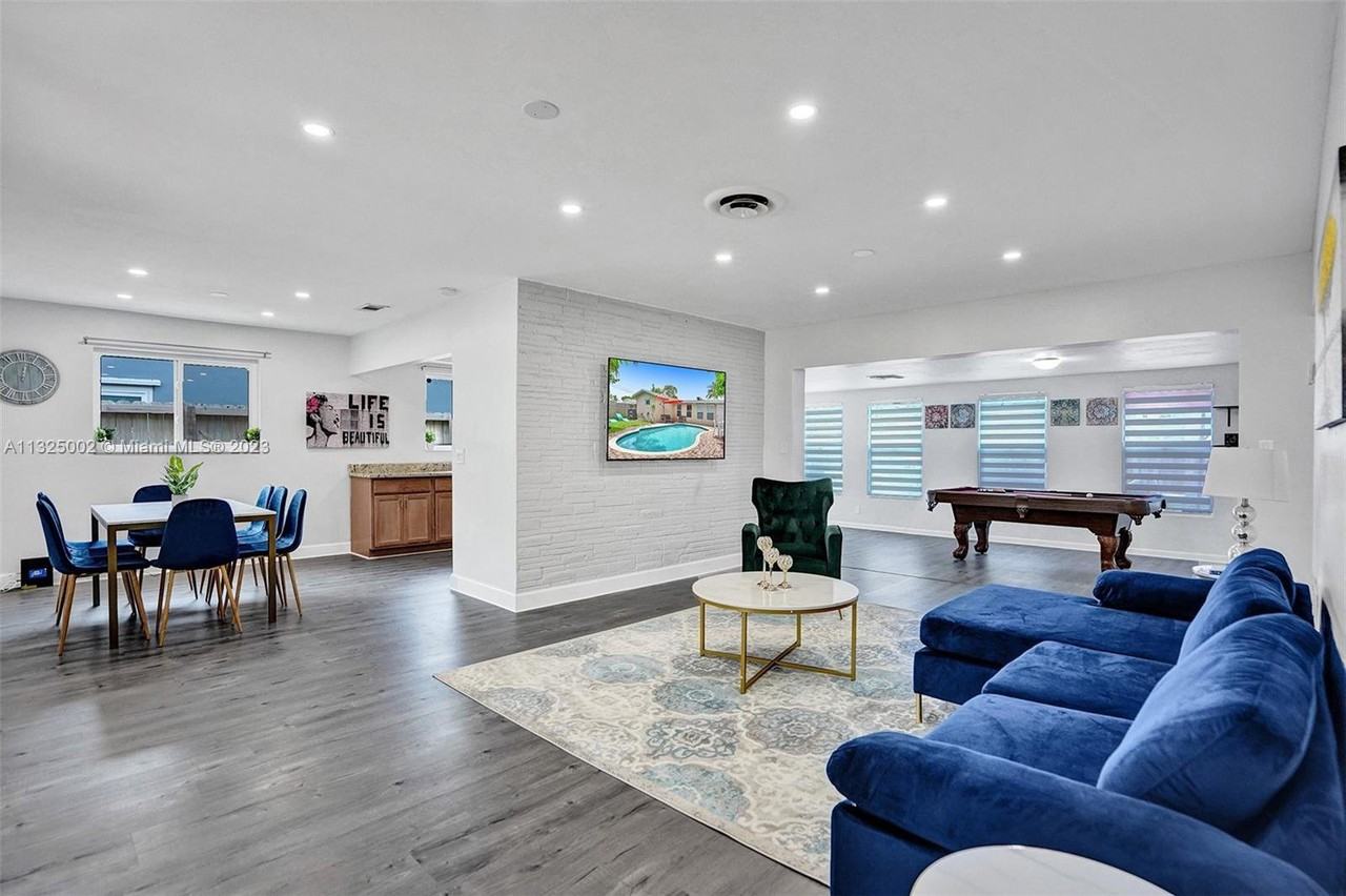 2011 N 49th Ave #2011 - Photo 2 of 8