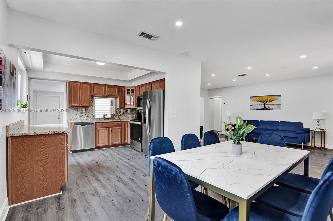 2011 N 49th Ave #2011 - Photo 3 of 8