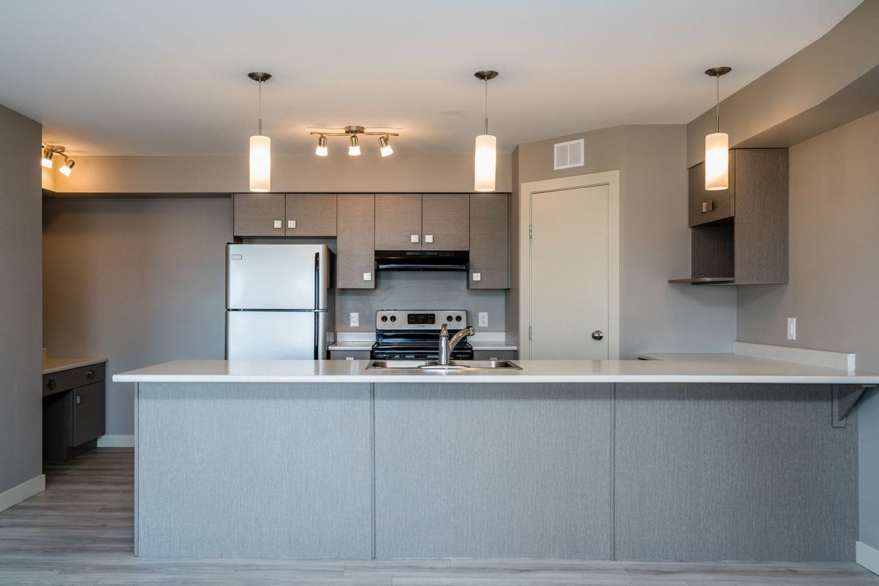 35 Cambridge Way - Photo 2 of 12