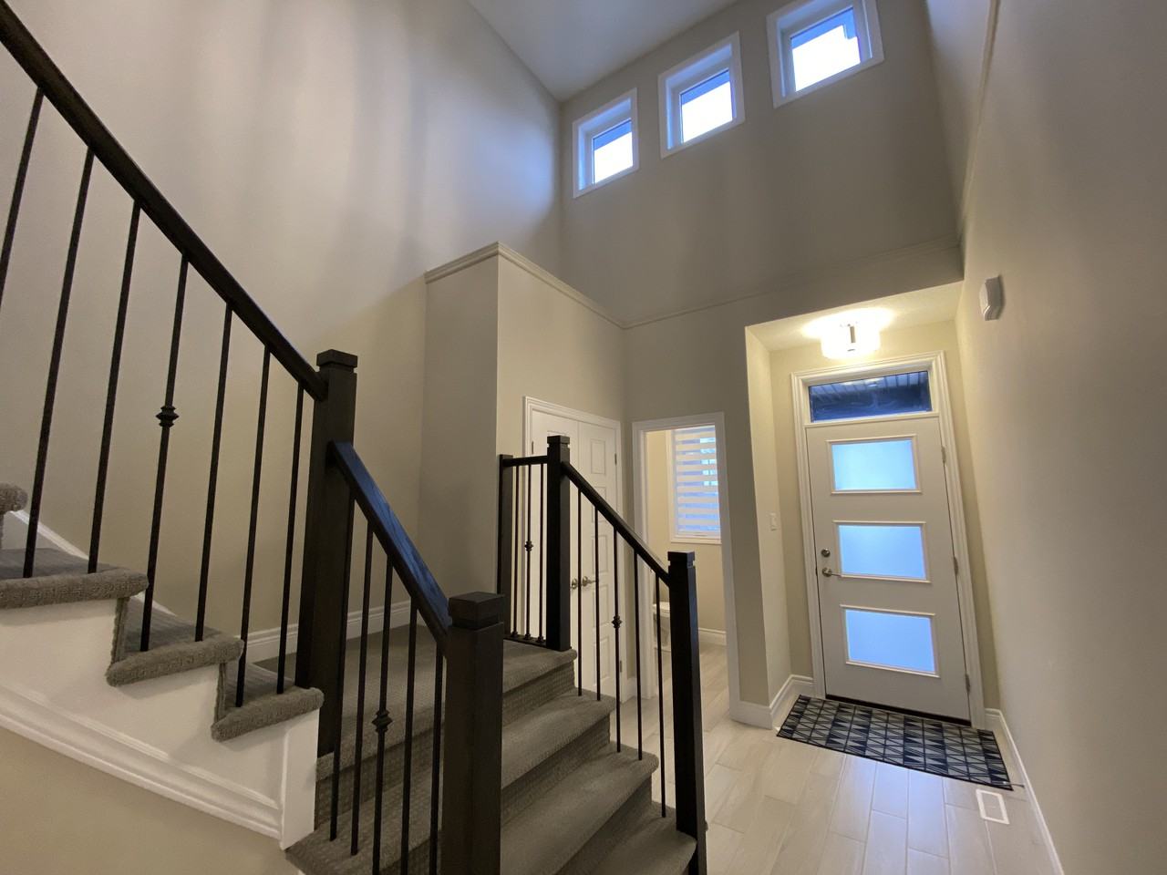 62 Queensgate Crescent - Photo 2 of 22