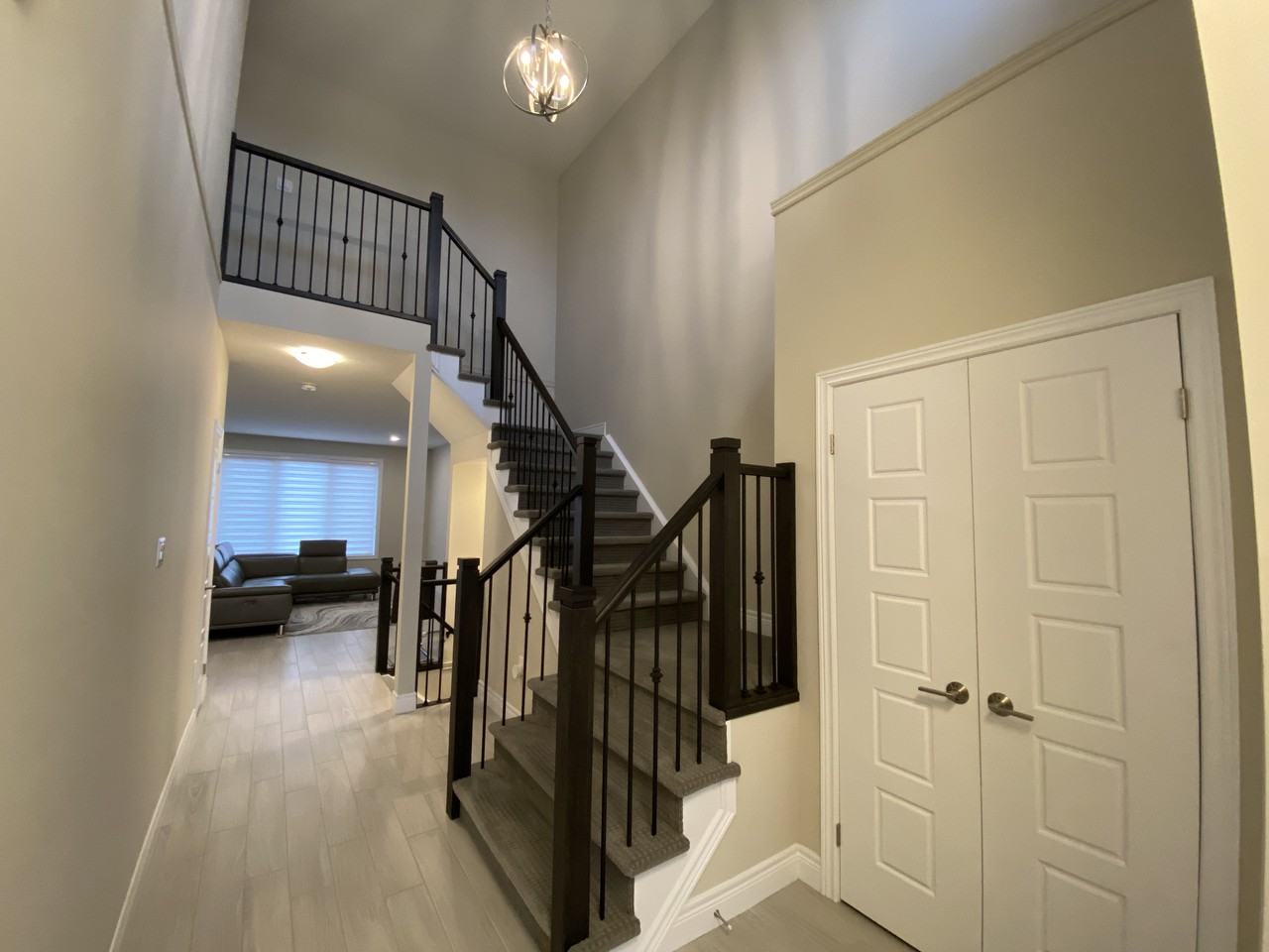 62 Queensgate Crescent - Photo 3 of 22