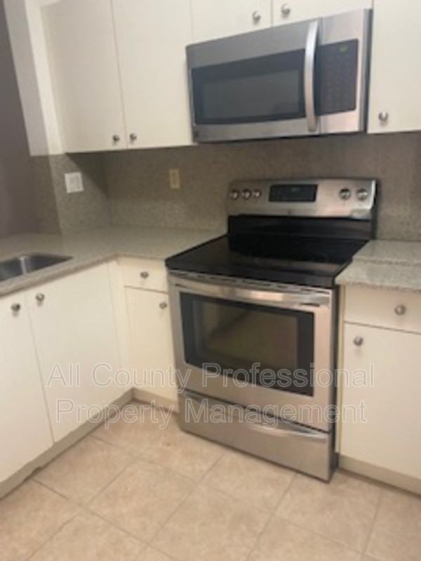 7919 Tuscany Ct - Photo 3 of 13