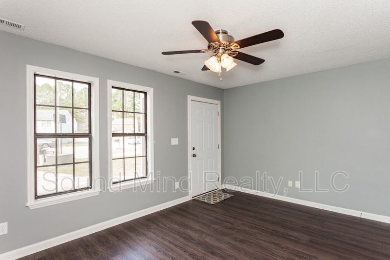 2809 Ferret Ct - Photo 3 of 24