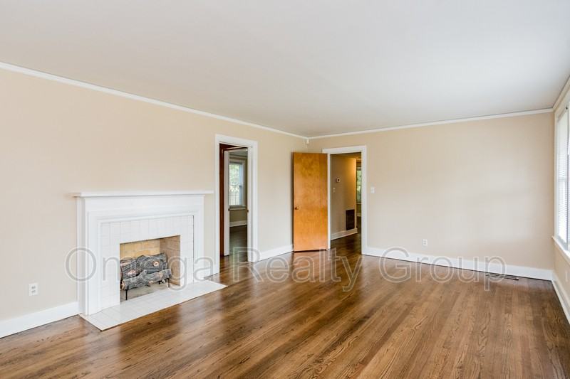 2725 Brevard Ave - Photo 7 of 35
