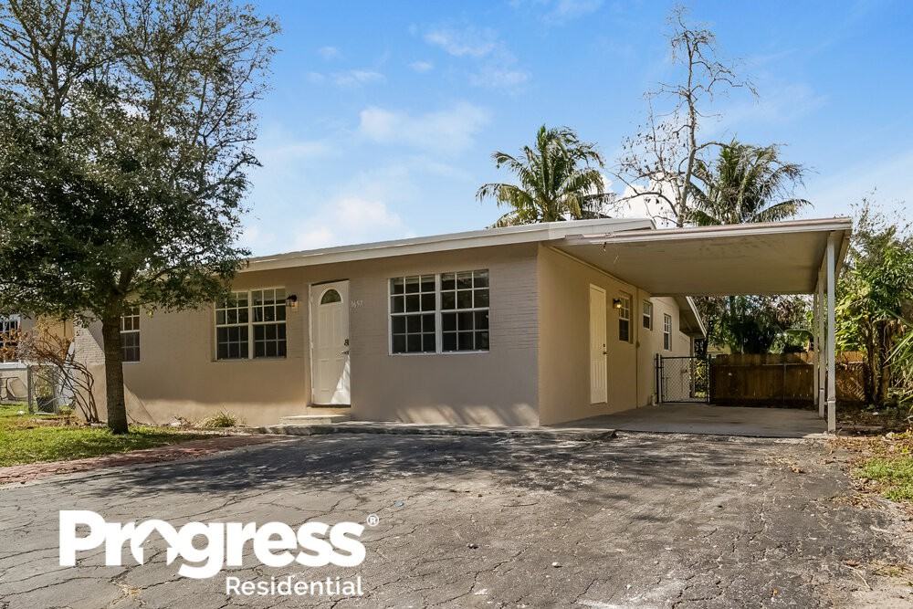 1657 Sw 44th Ave - Photo 3 of 16