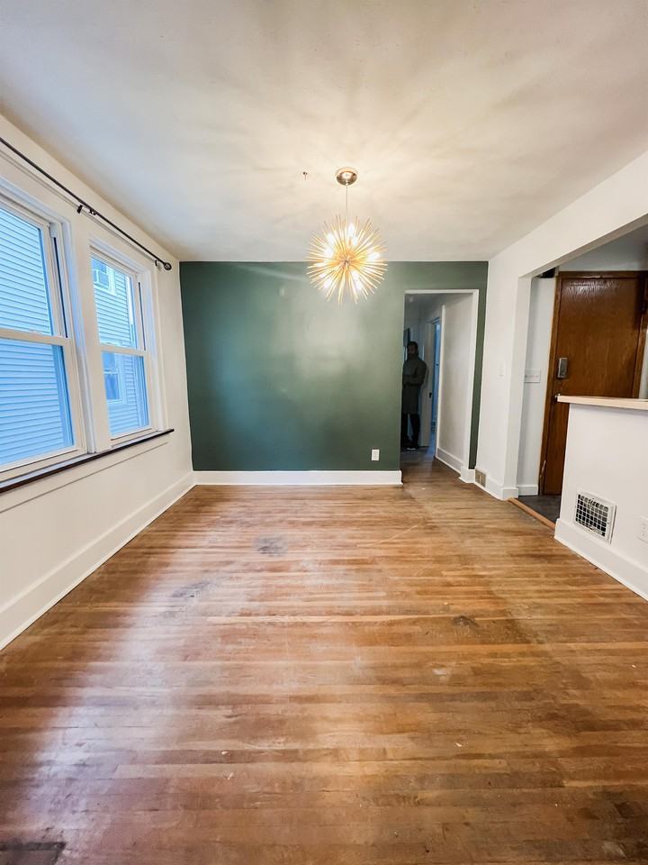 347 Saint Lawrence Ave Lowr - Photo 3 of 9