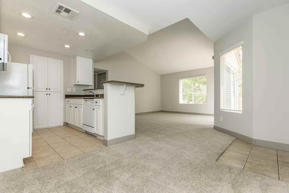 8201 E Blackwillow Cir - Photo 2 of 7