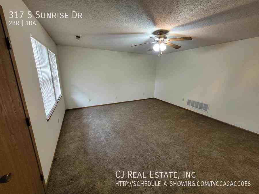 317 S Sunrise Dr - Photo 2 of 7