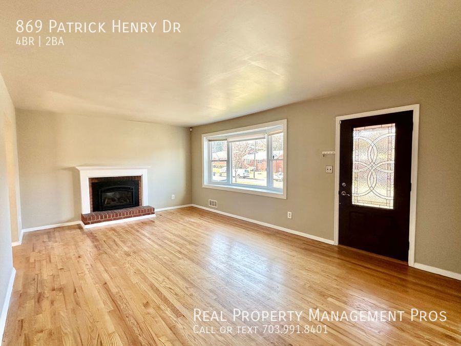 869 Patrick Henry Dr - Photo 2 of 32