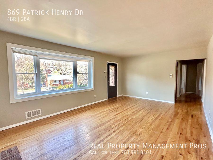 869 Patrick Henry Dr - Photo 3 of 32
