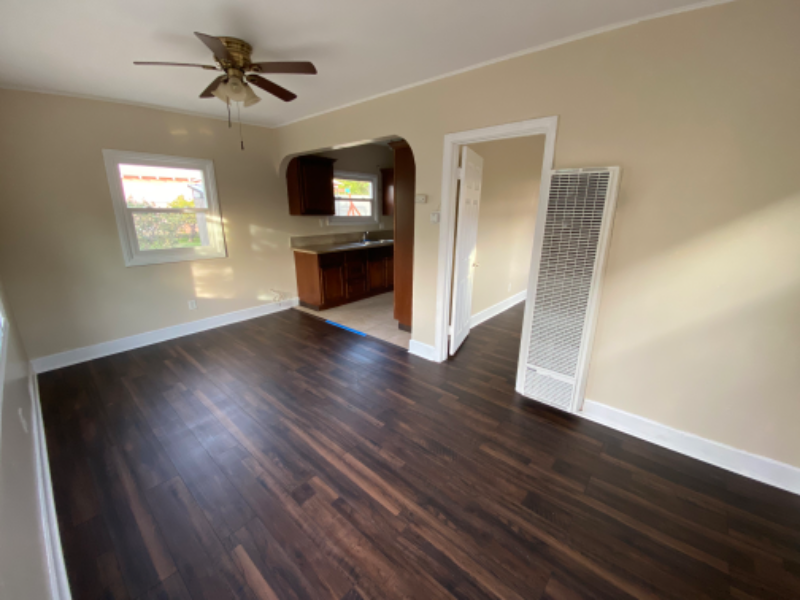 619 42nd St - Photo 3 of 10