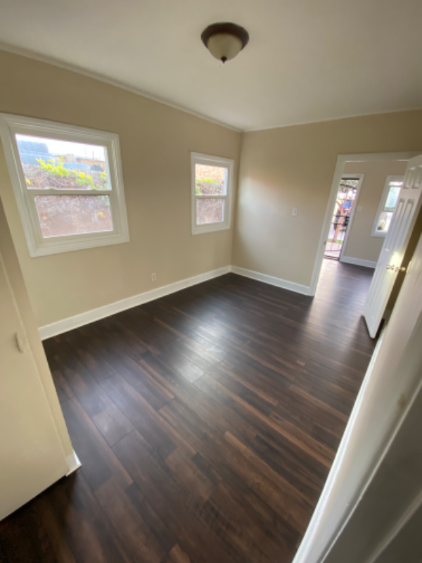 619 42nd St - Photo 6 of 10