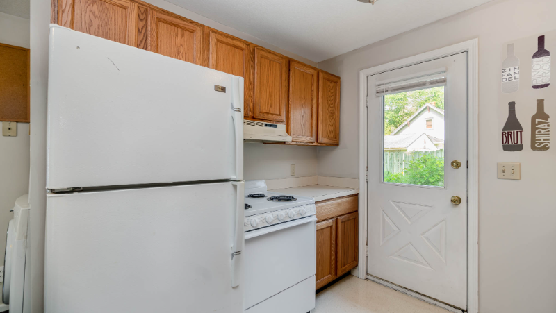 204 E Cherry St - Photo 4 of 24