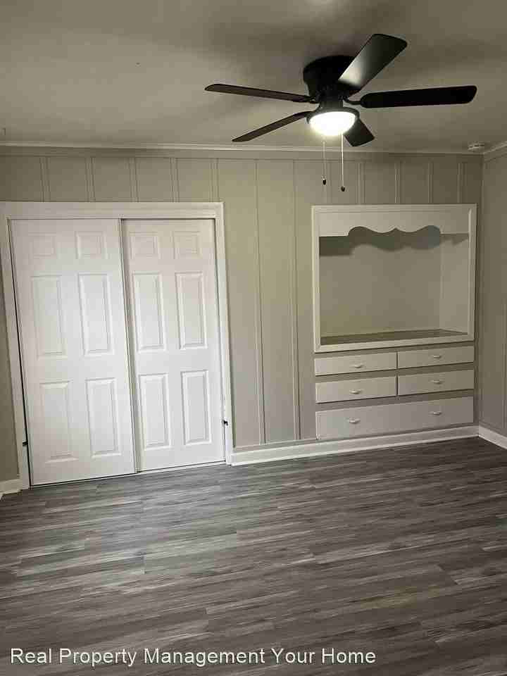 615 Colville St - Photo 3 of 10