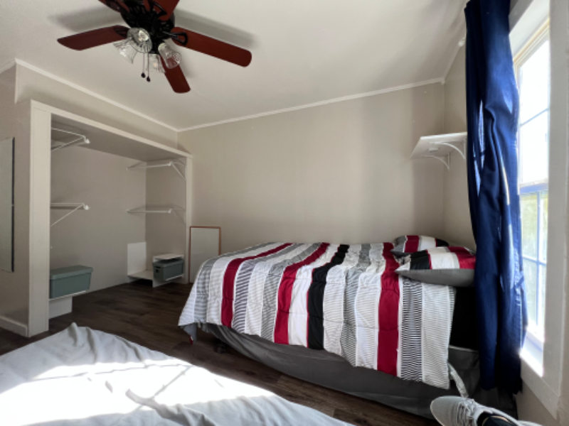 319 West Kenedy Avenue - Photo 6 of 8