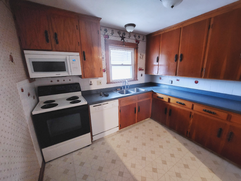 58 N Hartford Ave - Photo 3 of 21