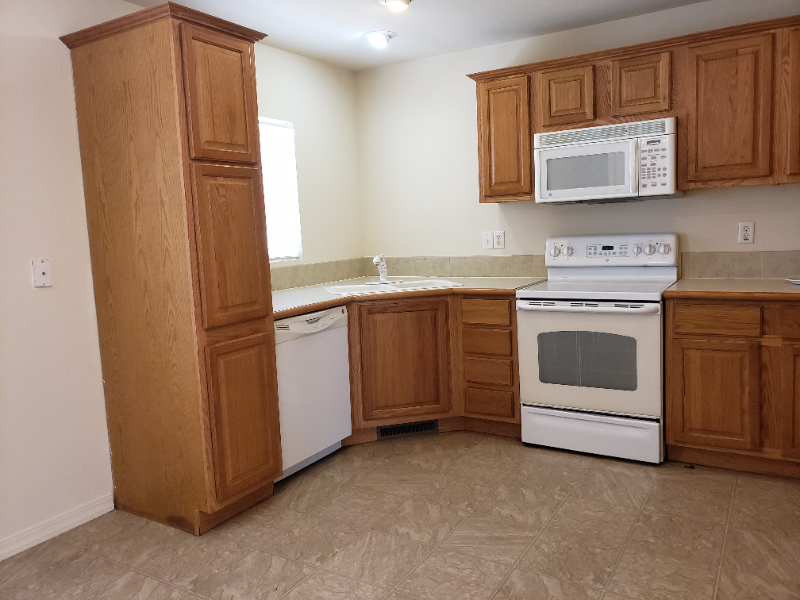 2828 Elm Ave - Photo 6 of 17