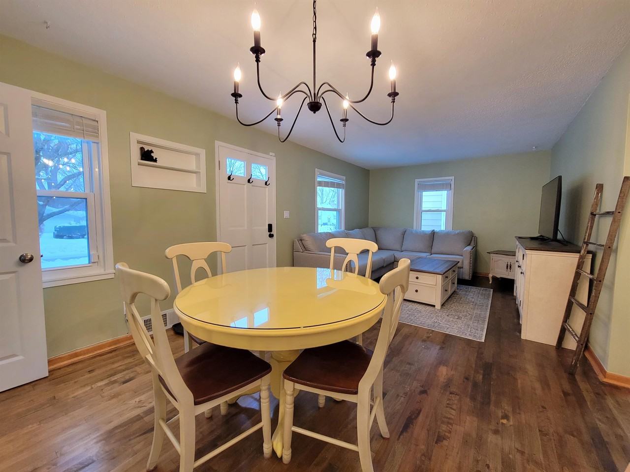 730 11th Ave Se #1 - Photo 3 of 9