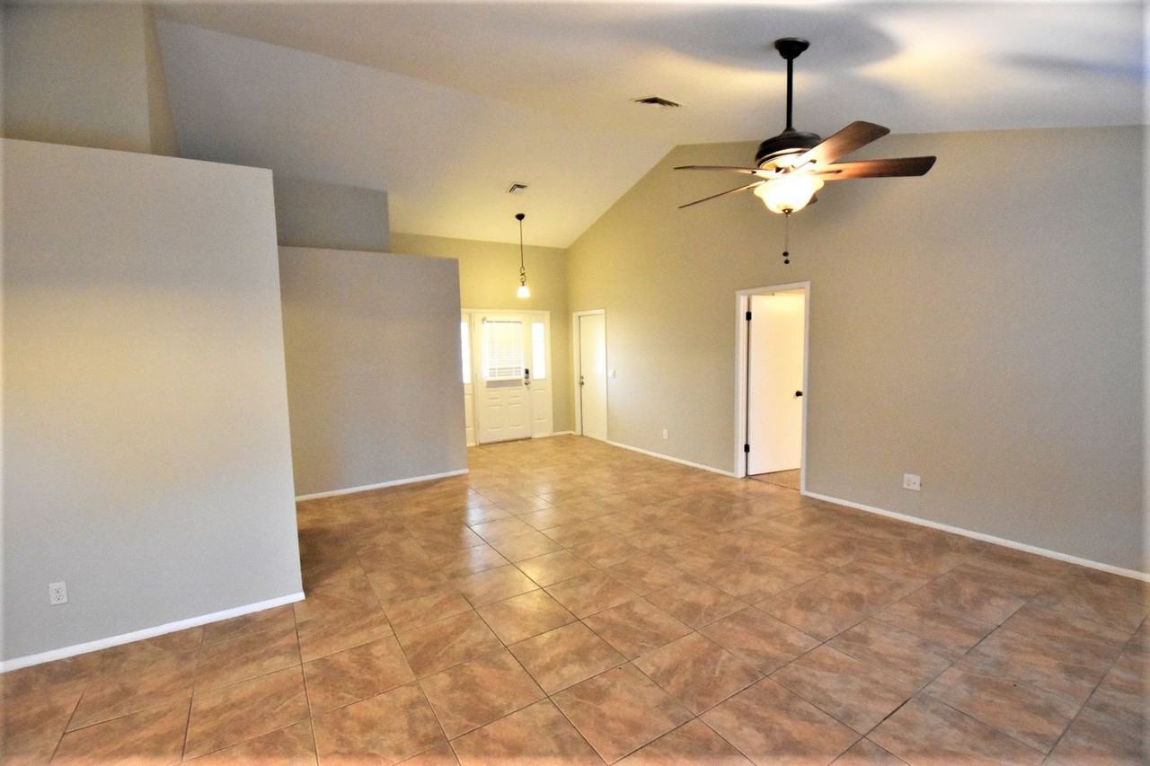 8608 W Wethersfield Rd - Photo 2 of 18