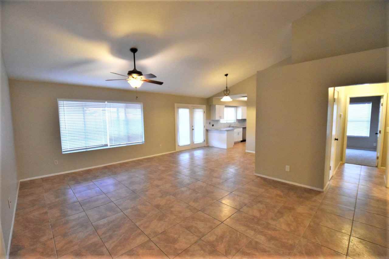 8608 W Wethersfield Rd - Photo 3 of 18