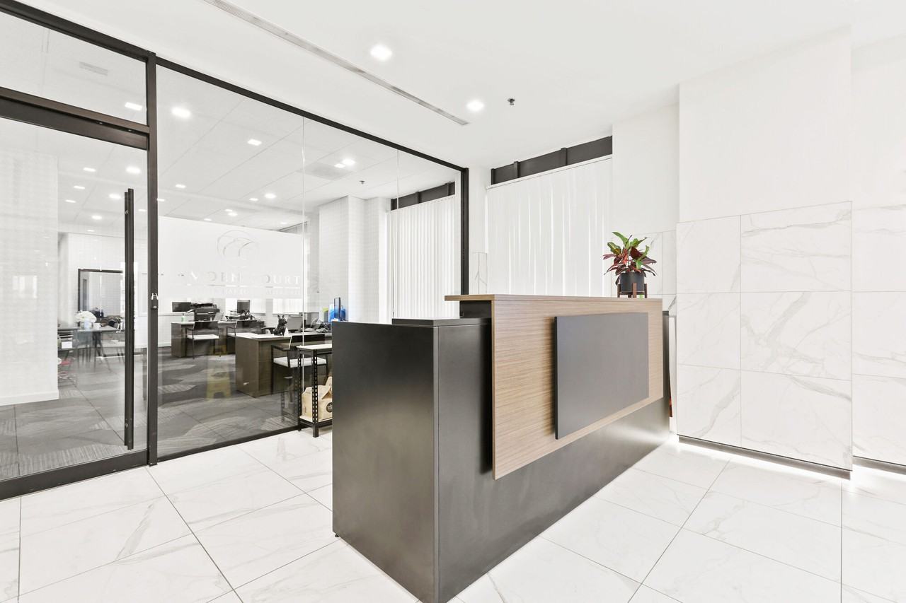 Camden Court - Photo 4 of 35