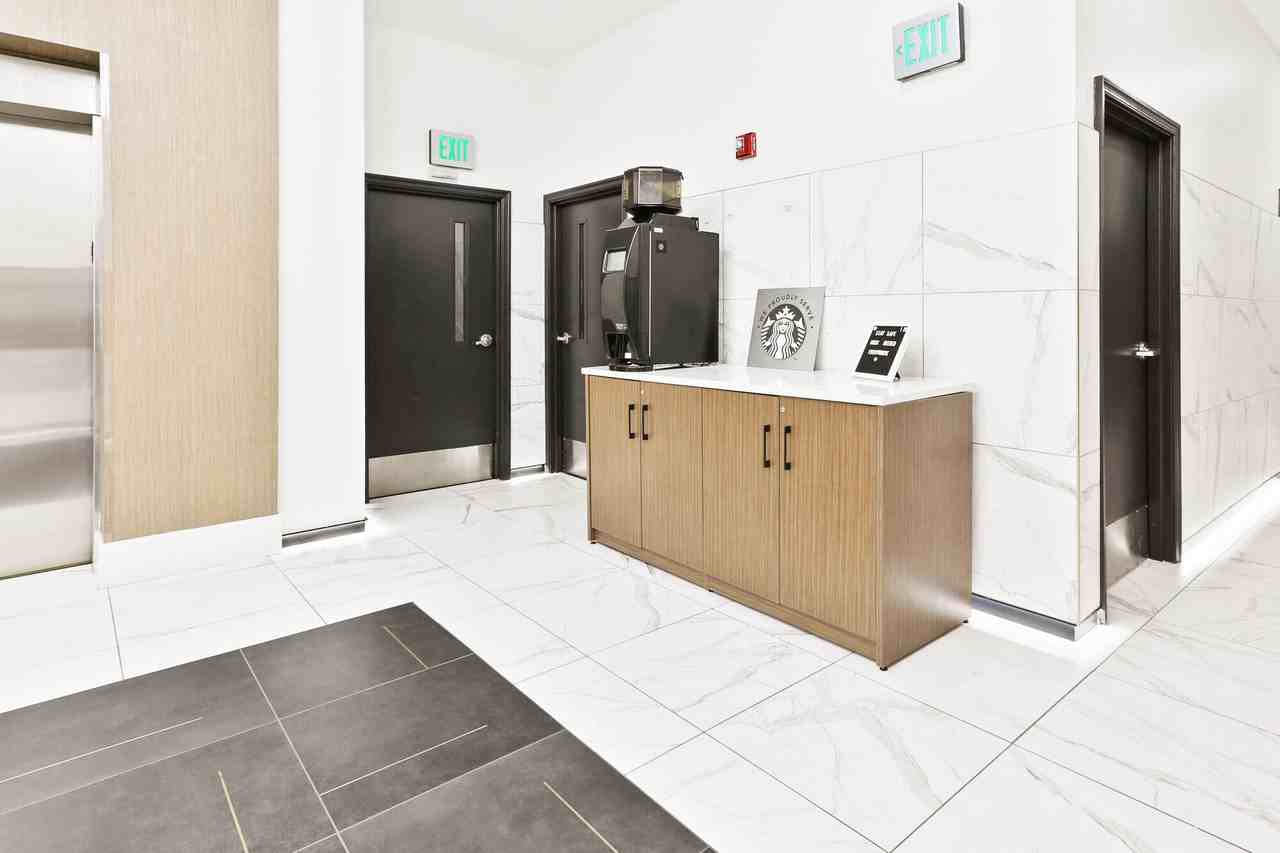 Camden Court - Photo 6 of 35