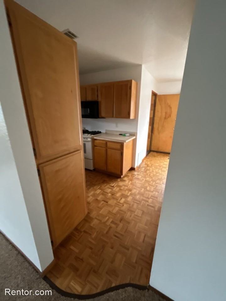 2347 Bayview Ln - Photo 3 of 15