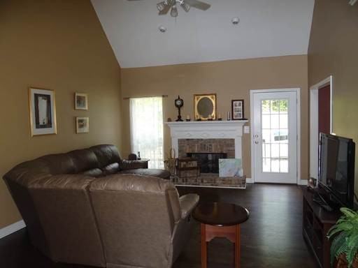 156 Mulberry Ln - Photo 3 of 11